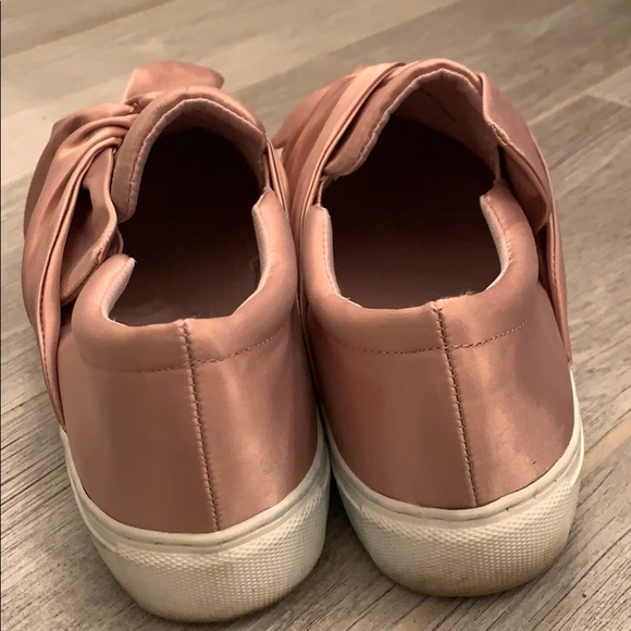 3/$15 STEVE MADDEN Pink satin slip on shoes size 7 - Picture 2 of 5